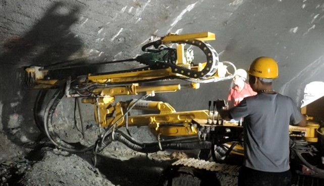Construção de túneis Crawler Tipo de perfuração de rocha 18kw Potência de impacto R32/R38/T38/T45