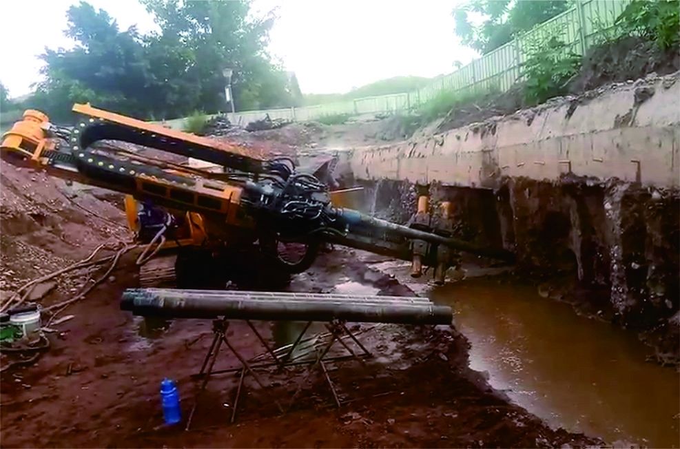 Máquina de perfuração de mineração de construção de túneis 4,5 m Altura horizontal R32/R38/T38/T45
